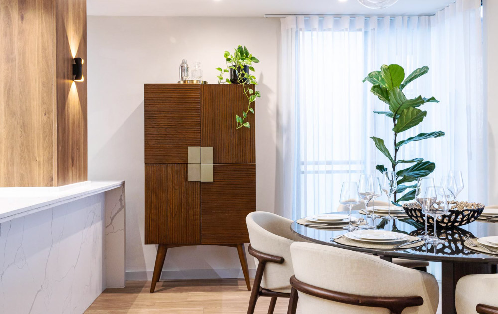 Espacio residencial con decoración cálida y contemporánea diseñado por Arso Design Group